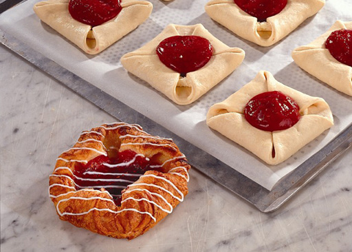 Schulstad Raspberry Crown with raspberry purée nestled between layers of golden, flaky pastry for a sweet and tart bite. Finished with icing.